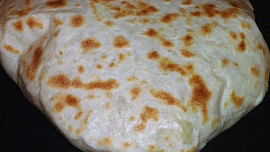 Pita - chléb blízkého východu - pečený doma