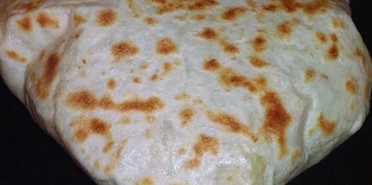 Pita - chléb blízkého východu - pečený doma