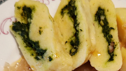 Plněný bramborový knedlík špenátem