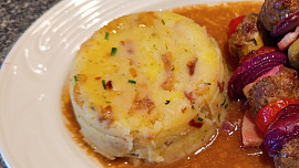 Šťouchačky s česnekem a slaninou