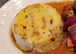 Šťouchačky s česnekem a slaninou