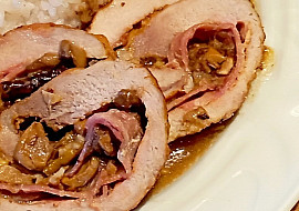 Vepřová roláda plněná houbami