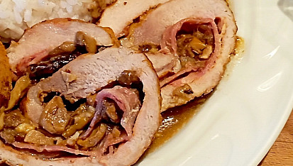 Vepřová roláda plněná houbami