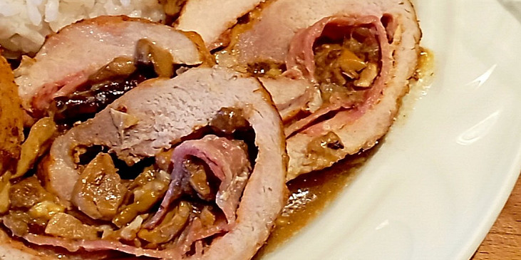 Vepřová roláda plněná houbami