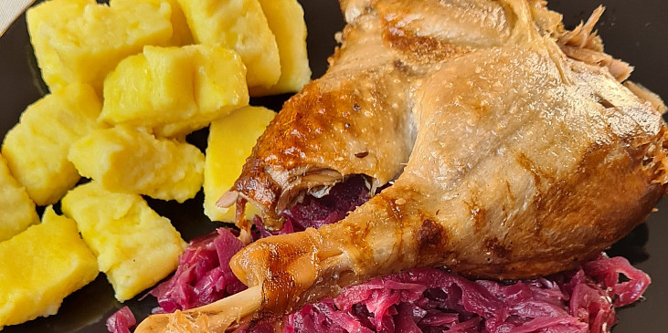 Domácí bramborové noky (S husou a červeným zelím)