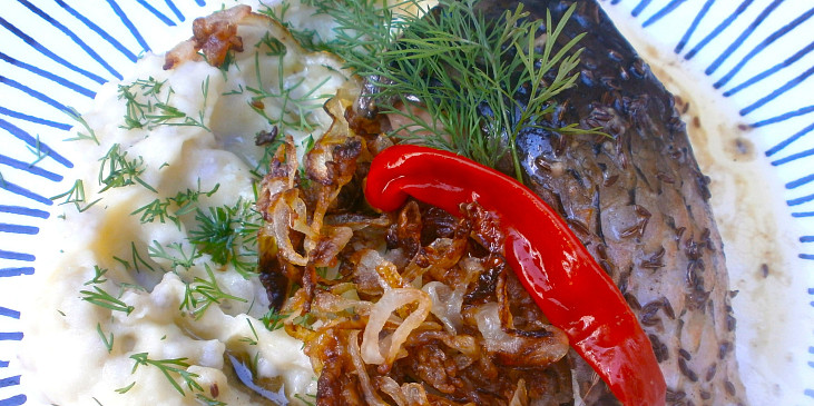 Kapr pečený na kmíně s nastavovanou kaší