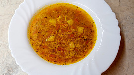 Kmínová s mrkví, bramborem a vejcem