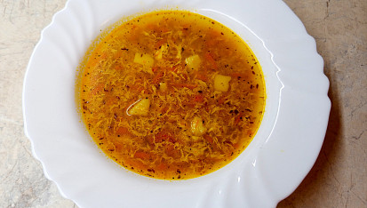 Kmínová s mrkví, bramborem a vejcem