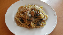 Špagety se žampiony a sušenými rajčaty