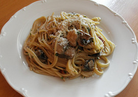Špagety se žampiony a sušenými rajčaty (Špagety se žampiony a sušenými rajčaty)