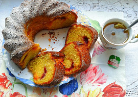 Vláčná tvarohová bábovka s marmeládou