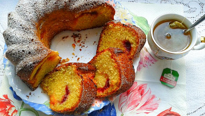 Vláčná tvarohová bábovka s marmeládou