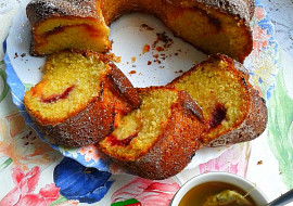 Vláčná tvarohová bábovka s marmeládou