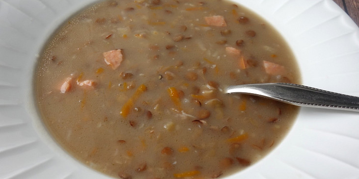 Čočková polévka s uzeninou