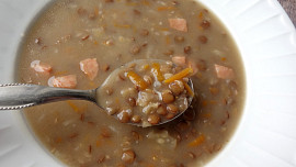 Čočková polévka s uzeninou