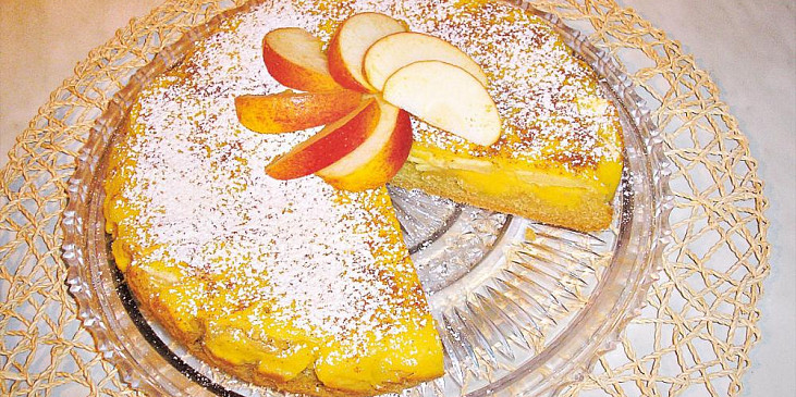 Jablečný koláč se zakysankou