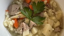 Polévka z kachních drůbků s drobením