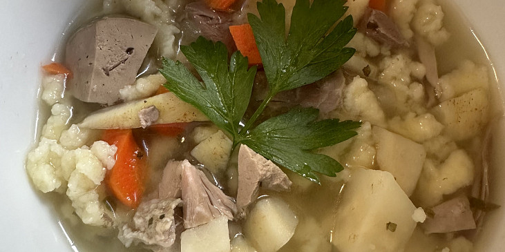 Polévka z kachních drůbků s drobením