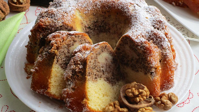 Bábovka z pomazánkového másla s ořechy