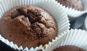 Čokoládové muffiny s kousky čokolády