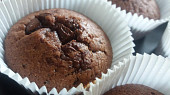 Čokoládové muffiny s kousky čokolády
