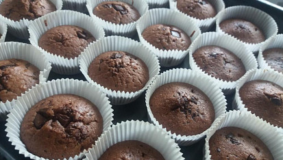Čokoládové muffiny s kousky čokolády