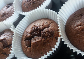 Čokoládové muffiny s kousky čokolády