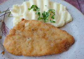 Kuřecí řízek s bramborovou kaší