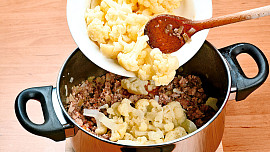 Nadýchaný květákový nákyp