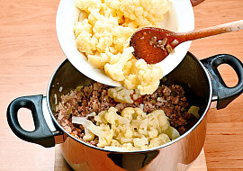 Nadýchaný květákový nákyp