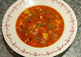 Rychlá gulášová polévka z mletého masa