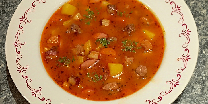 Rychlá gulášová polévka z mletého masa