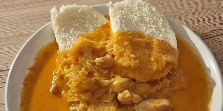 Segedínský guláš (Z kuřecího masa)