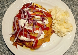 Zapečený bramborák s hermelínem a tvarůžky