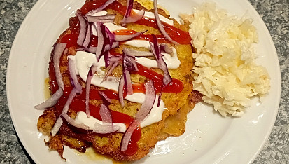 Zapečený bramborák s hermelínem a tvarůžky