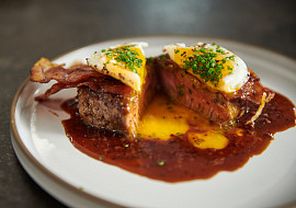 Anglický steak se sázeným vejcem podle Mirka Kaliny