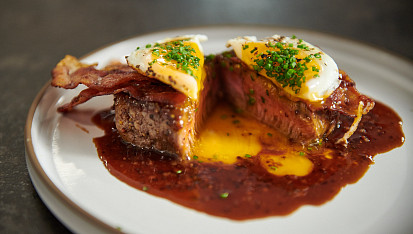 Anglický steak se sázeným vejcem podle Mirka Kaliny