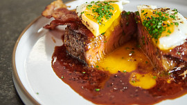 Anglický steak se sázeným vejcem podle Mirka Kaliny