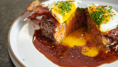 Anglický steak se sázeným vejcem podle Mirka Kaliny