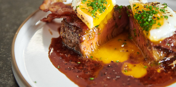Anglický steak se sázeným vejcem podle Mirka Kaliny