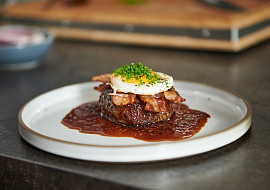 Anglický steak se sázeným vejcem podle Mirka Kaliny