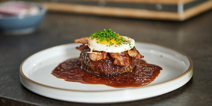 Anglický steak se sázeným vejcem podle Mirka Kaliny