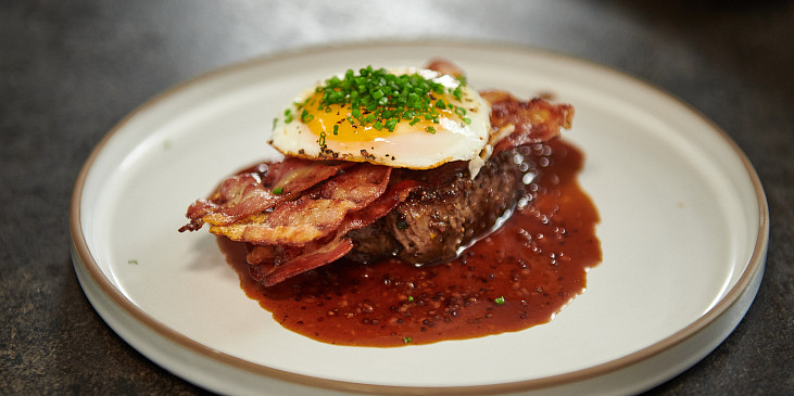 Anglický steak se sázeným vejcem podle Mirka Kaliny