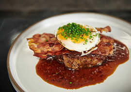 Anglický steak se sázeným vejcem podle Mirka Kaliny