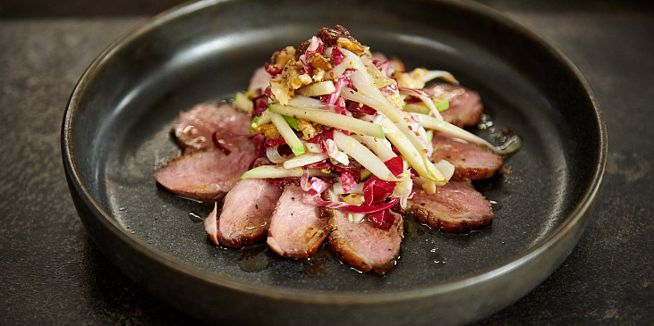 Kachní prsa s čekankovým salátem podle Mirka Kaliny