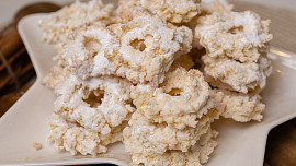 Kokosové cukroví ze strojku