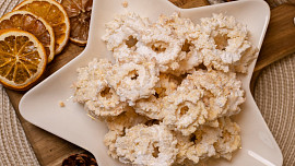 Kokosové cukroví ze strojku