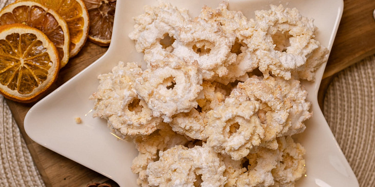 Kokosové cukroví ze strojku