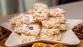 Kokosové cukroví ze strojku