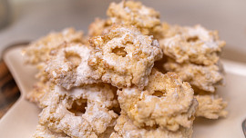 Kokosové cukroví ze strojku